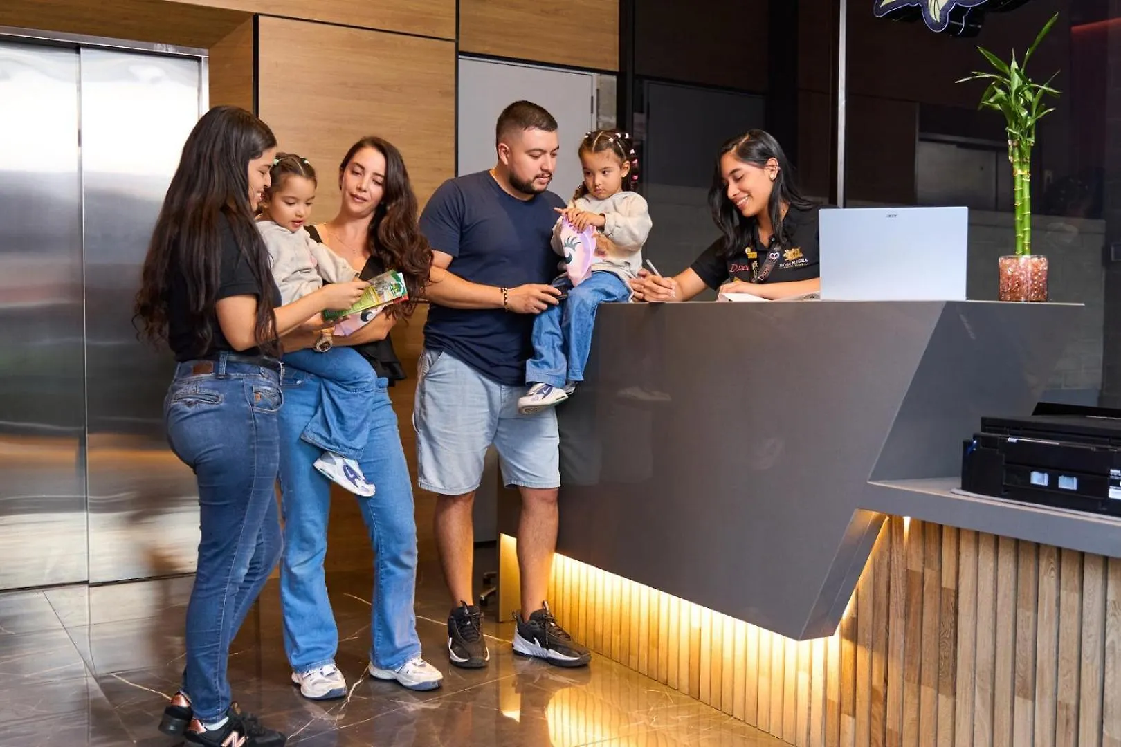 Rosa Negra Comfort Stadio Aparta-Suite Medellín Colombia